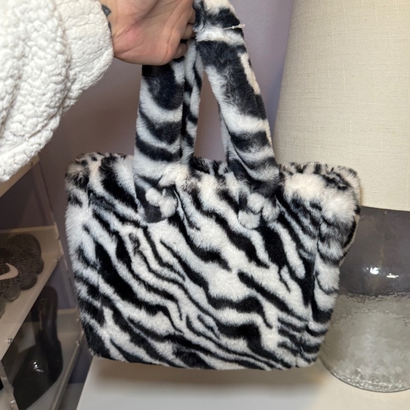 Soft Zebra print purse 🦓 - Picture 2 of 3